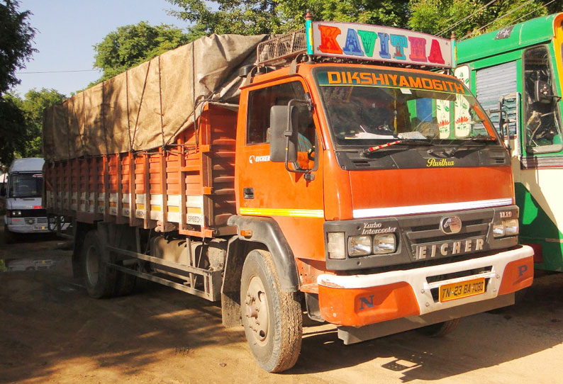 வாணியம்பாடி சுங்கச்சாவடியில் ரூ.10 லட்சம் குட்காவுடன் லாரி பறிமுதல் 3 பேர் கைது