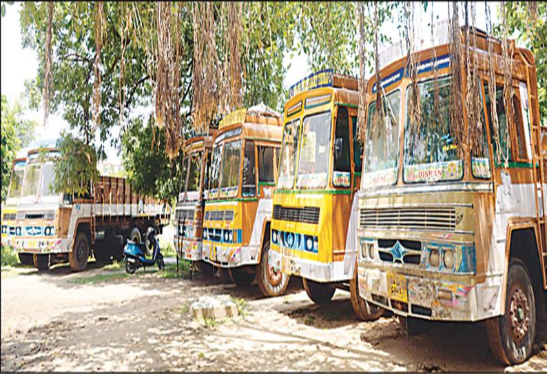 மருதாடு அரசு சேமிப்பு கிடங்கில் இருந்து முறைகேடாக மணல் ஏற்றி வந்த 7 லாரிகள் பறிமுதல்