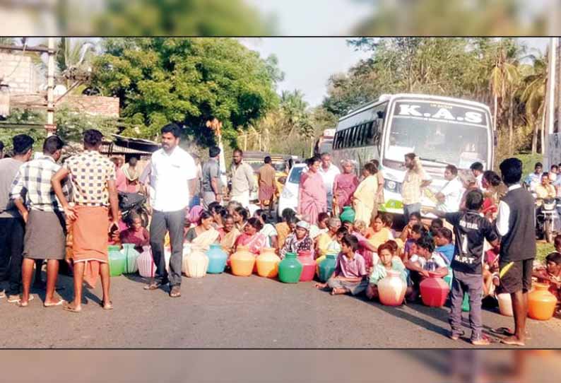 வத்தலக்குண்டு அருகே குடிநீர் கேட்டு கிராம மக்கள் சாலை மறியல்