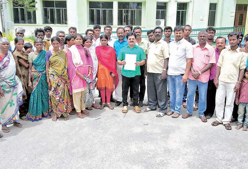 இருளர் காலனி மக்களுக்கு பட்டா வழங்க கோரி விடுதலை சிறுத்தைகள் கட்சியினர் மனு