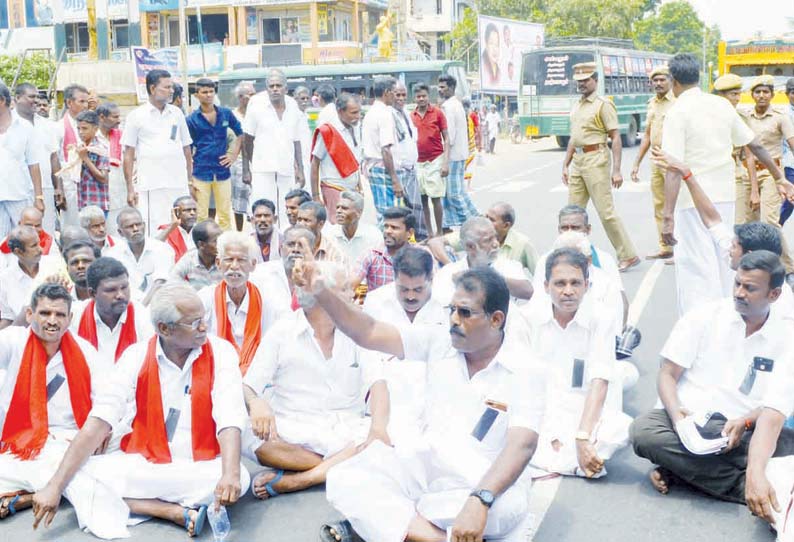 கொள்ளிடம் ஆற்றில் மீண்டும் அரசு மணல் குவாரி அமைப்பதை கண்டித்து பொதுமக்கள் சாலை மறியல்