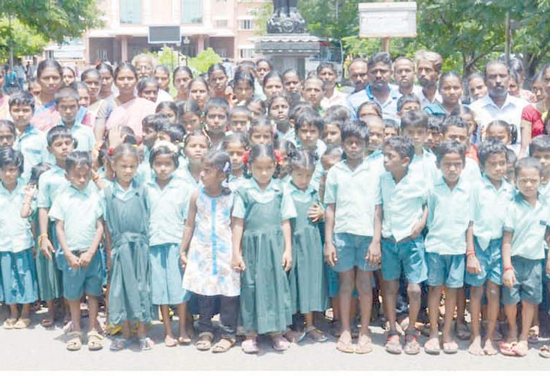 வெண்ணந்தூர் அருகே அரசு பள்ளி கட்டிடத்தை சீரமைக்க கோரி கலெக்டரிடம் மனு