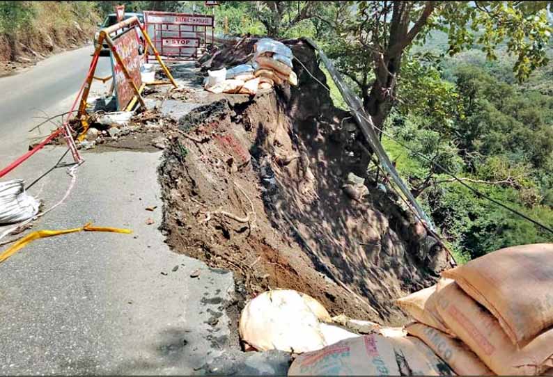 லோயர்கேம்ப்-குமுளி மலைப்பாதையில் மீண்டும் மண் சரிவு