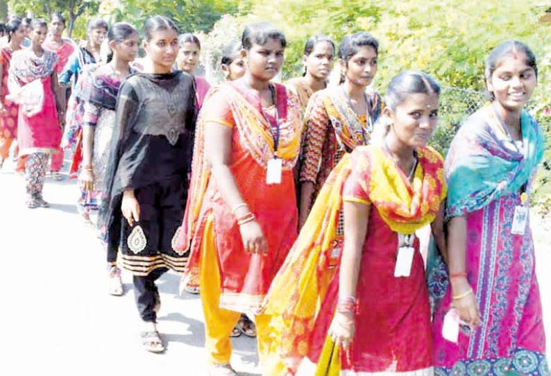 சுற்றுப்புற தூய்மை விழிப்புணர்வு ஊர்வலம் கல்லூரி மாணவ- மாணவிகள் பங்கேற்பு