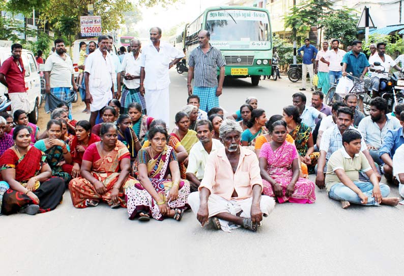 3 குழந்தைகளின் தாய் தூக்குப்போட்டு தற்கொலை உறவினர்கள் சாலை மறியல்