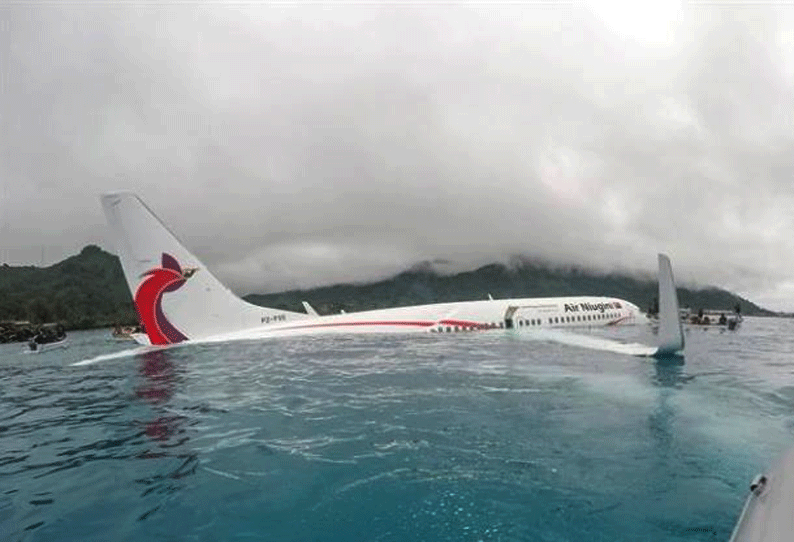 பாகிஸ்தான் - உலகச் செய்திகள்!  - Page 66 201809290056144966_Micronesia-Passenger-plane-crashes-into-the-sea_SECVPF