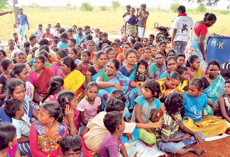 மலையில் தங்கி போராட்டம் நடத்த முயன்ற கிராமத்தினர்