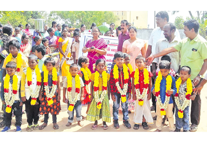 காஞ்சீபுரம், திருவள்ளூர் மாவட்டத்தில் பள்ளிகளுக்கு கல்விச்சீர் வழங்கும் விழா