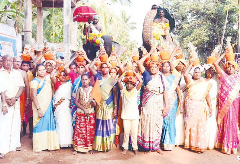 நடுவூர்க்கரை சிவசக்தி அம்மன் கோவிலுக்கு  சந்தனகுட ஊர்வலம்