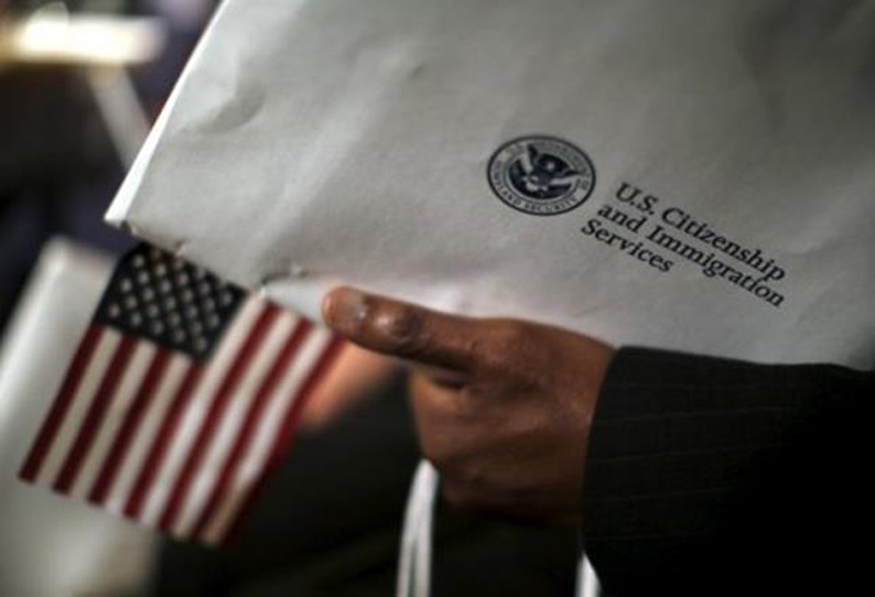 இந்திப்பட டைரக்டர் மகேஷ் பட்டை கொல்ல சதி உள்ளிட்ட வழக்குகளில் தேடப்படும் இந்தியரை அமெரிக்கா நாடு கடத்தியது இந்திப்பட டைரக்டர் மகேஷ் பட்டை கொல்ல சதி உள்ளிட்ட வழக்குகளில் தேடப்படும் இந்தியரை அமெரிக்கா நாடு கடத்தியது