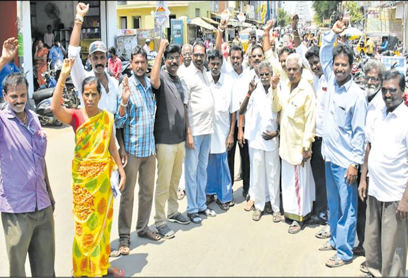 திருவொற்றியூரில் கொடி கம்பத்தை அகற்ற எதிர்ப்பு; காங்கிரசார் போராட்டம்