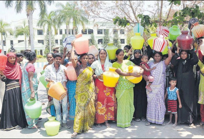 குடிநீர் கேட்டு காலிக்குடங்களுடன் கலெக்டர் அலுவலகத்தை பெண்கள் முற்றுகை