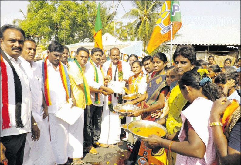 கருப்பூர் பகுதியில் கிராமம், கிராமமாக சென்று அ.தி.மு.க. வேட்பாளர் பிரசாரம்