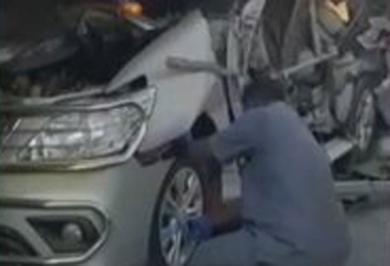 கார் விபத்தில், அதிமுக முன்னாள் எம்.எல்.ஏ மற்றும் அவரது மனைவி உயிரிழப்பு கார் விபத்தில், அதிமுக முன்னாள் எம்.எல்.ஏ மற்றும் அவரது மனைவி உயிரிழப்பு