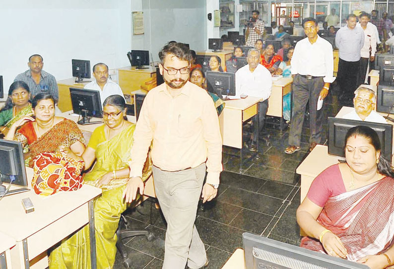 வாக்குச்சாவடி அலுவலர்களுக்கு 2–ம் கட்ட பயிற்சி கலெக்டர் தொடங்கி வைத்தார்