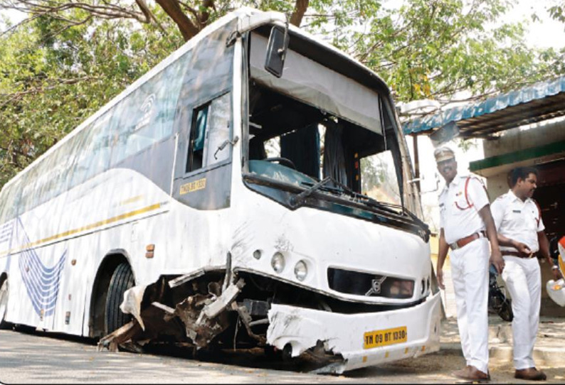 காரைக்காலில் இருந்து சென்னைக்கு சென்ற சொசுகு பஸ் கவிழ்ந்து விபத்து; டிரைவர் உள்பட 14 பேர் காயம்