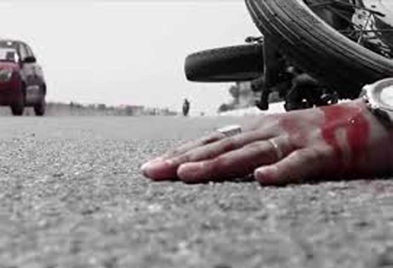 ஆத்தூர் அருகே மனைவியின் வளைகாப்புக்கு மறுநாள் விபத்தில் பட்டறை தொழிலாளி பலி மோட்டார்சைக்கிளில் இருந்து விழுந்து பரிதாபம் ஆத்தூர் அருகே மனைவியின் வளைகாப்புக்கு மறுநாள் விபத்தில் பட்டறை தொழிலாளி பலி மோட்டார்சைக்கிளில் இருந்து விழுந்து பரிதாபம்