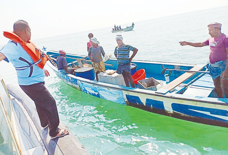 இலங்கையில் குண்டு வெடிப்பு: குமரி கடல் பகுதியில் படகு மூலம் போலீசார் தீவிர கண்காணிப்பு