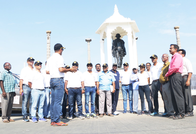 முப்படைகள் குறித்து விழிப்புணர்வு ஏற்படுத்த கடற்படை அதிகாரிகள் வருகை