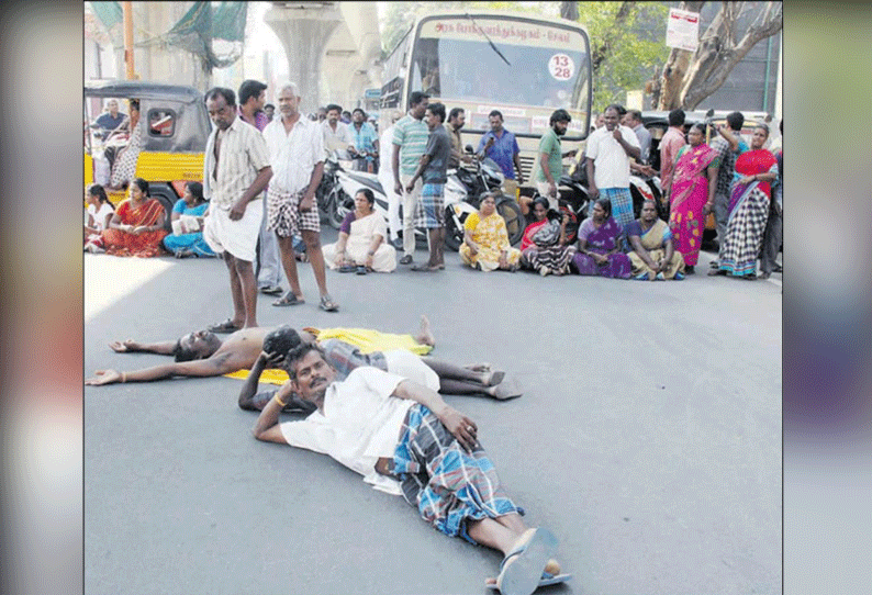 உரம் தயாரிக்கும் மையத்துக்கு எதிர்ப்பு: சேலத்தில் பொதுமக்கள் சாலை மறியல் போக்குவரத்து பாதிப்பு