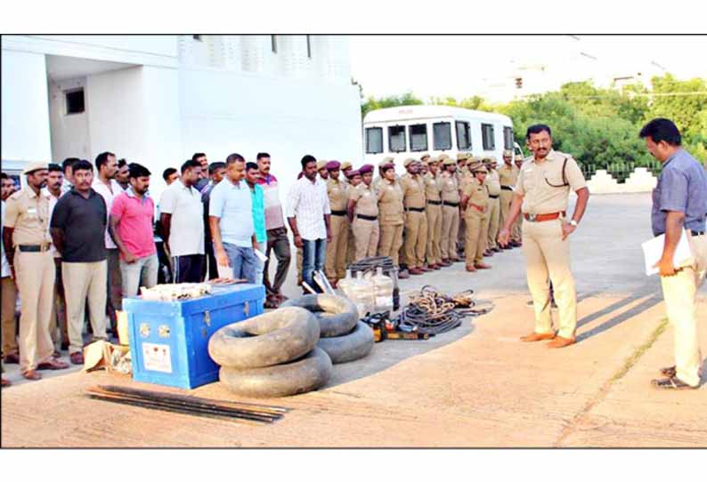 புயல் மீட்பு பணிக்கு தயார் நிலையில் போலீஸ் படை - மாவட்ட சூப்பிரண்டு தகவல்