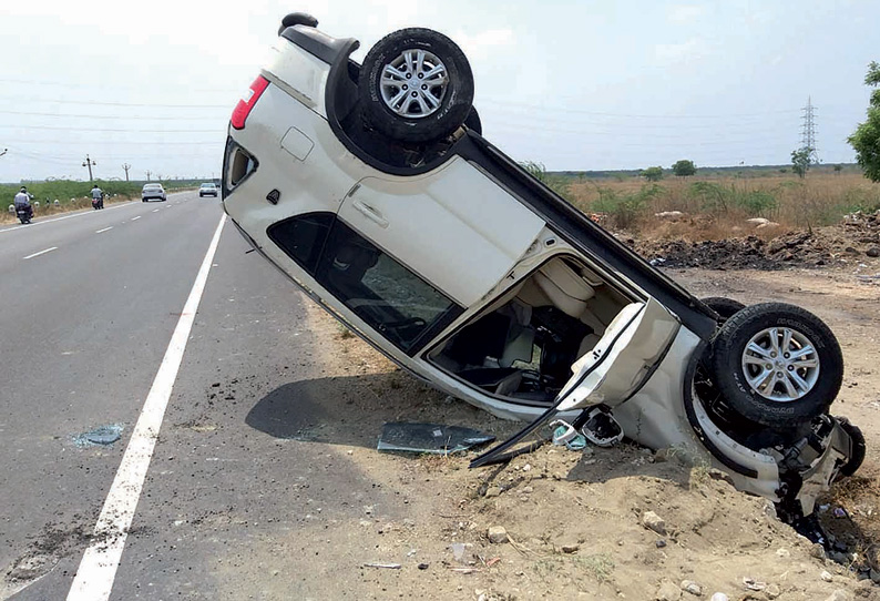 பல்லடம் அருகே மொபட் மீது கார் மோதி விபத்து; மளிகை கடை வியாபாரி பலி