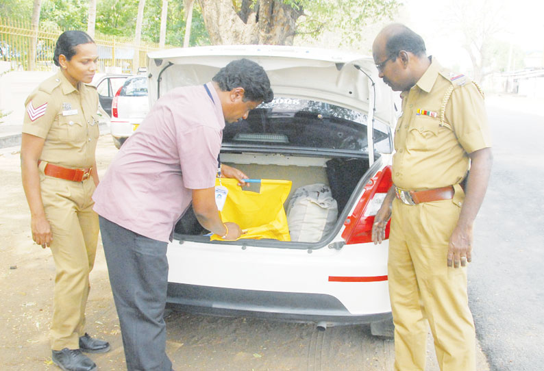 4 சட்டமன்ற தொகுதி இடைத்தேர்தலை முன்னிட்டு பெரம்பலூர் மாவட்டத்தில் பறக்கும் படையினர் வாகன சோதனை