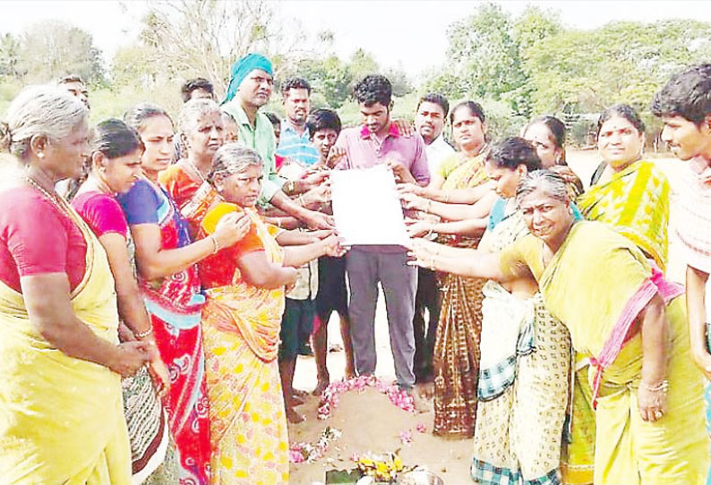 திருவையாறு அருகே மணல் கொள்ளையை தடுக்கக்கோரி கிராம மக்கள் நூதன போராட்டம்