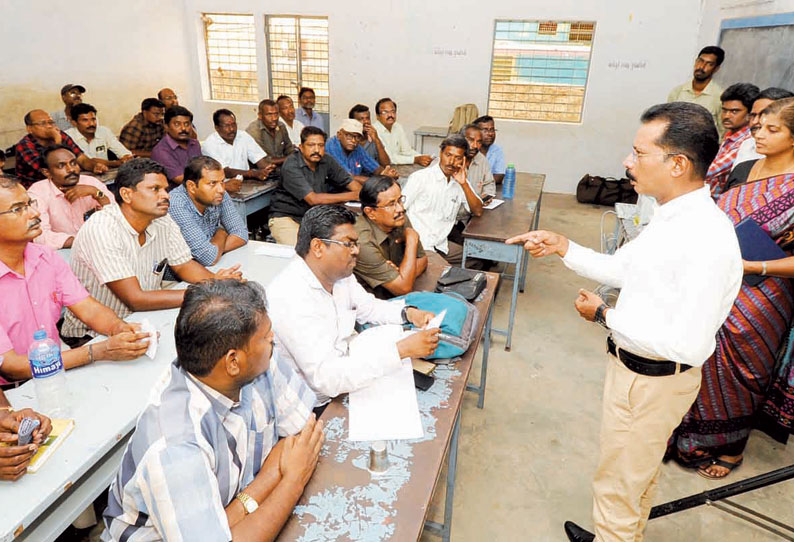 அரவக்குறிச்சி இடைத்தேர்தலையொட்டி வாக்குச்சாவடி அலுவலர்களுக்கு பயிற்சி வகுப்பு