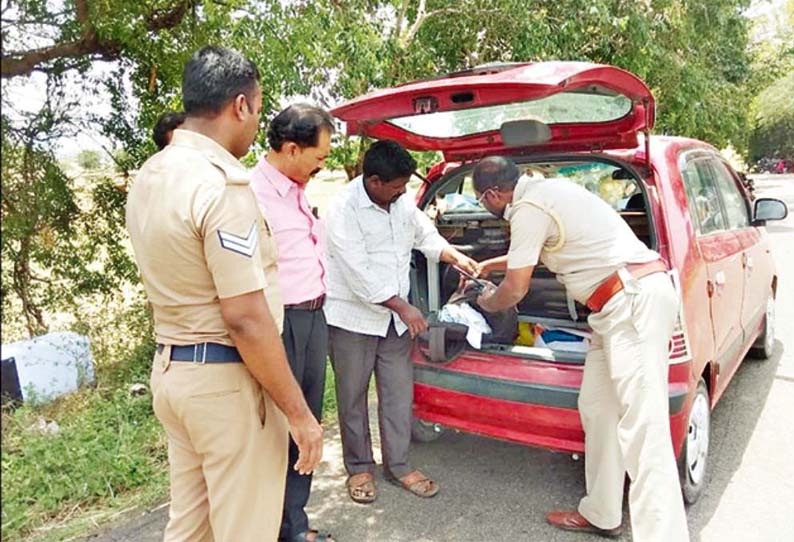 4 சட்டமன்ற தொகுதிகளுக்கான இடைத்தேர்தல், பண பட்டுவாடாவை தடுக்க வாகனங்களில் பறக்கும் படையினர் சோதனை