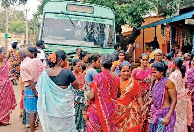 கும்மிடிப்பூண்டி அருகே பஸ்சை சிறைபிடித்து பொதுமக்கள் போராட்டம்