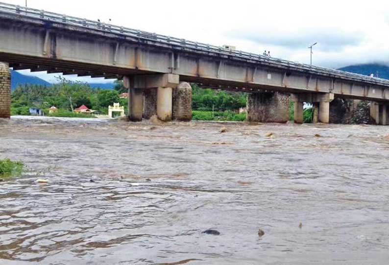 கோவையில் கனமழை - பவானி ஆற்றங்கரையோரமாக வசித்து வரும் மக்கள் பாதுகாப்பான இடங்களுக்கு செல்ல உத்தரவு