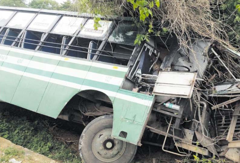 வாணாபுரம் அருகே, அரசு பஸ் கவிழ்ந்து விபத்து- 18 பேர் படுகாயம்