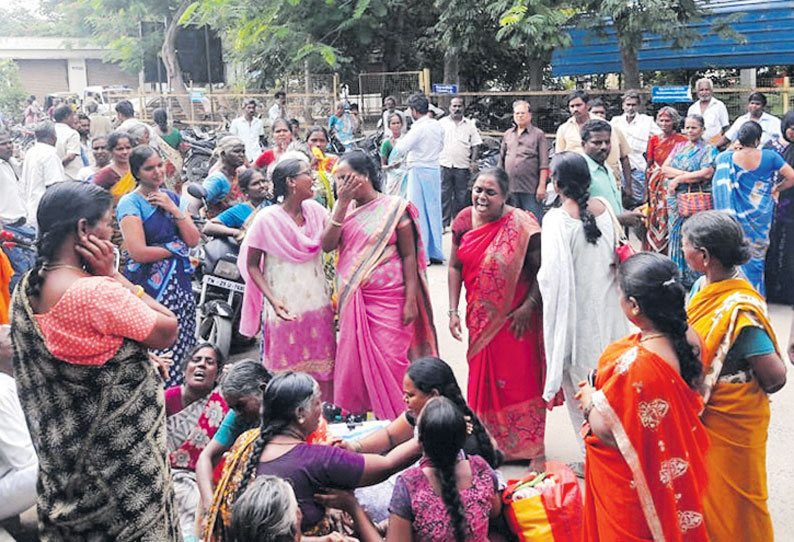 நர்ஸ், ஆம்புலன்ஸ் டிரைவர் பிரசவம் பார்த்ததில் பெண் சாவு