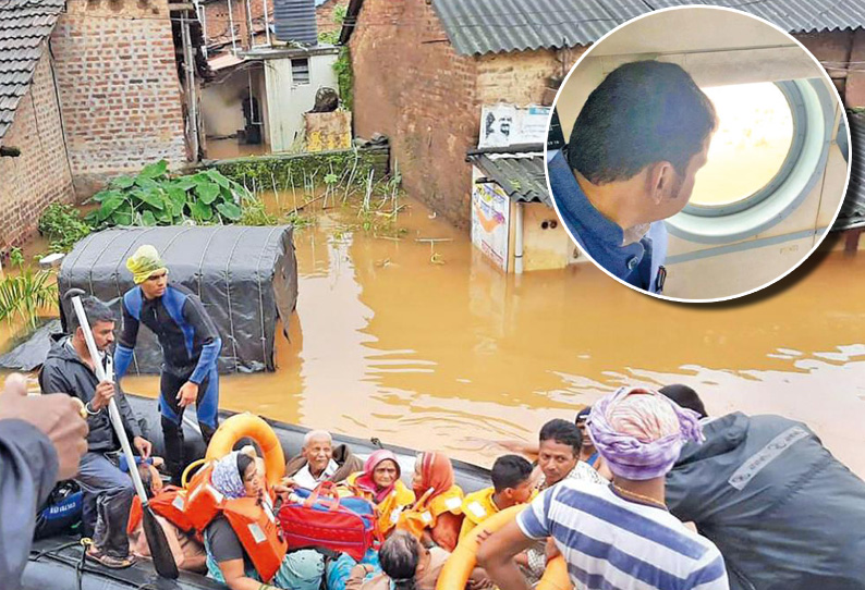 சாங்கிலி, கோலாப்பூரில் மழை வெள்ள சேதம் முதல்-மந்திரி பட்னாவிஸ் ஹெலிகாப்டரில் பறந்து பார்வையிட்டார்