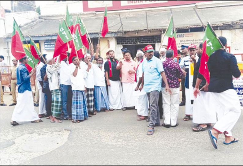 புதுக்கோட்டை, அம்மாபட்டினம் தபால் நிலையத்தை முற்றுகையிட்ட எஸ்.டி.பி.ஐ. கட்சியினர்-67 பேர் கைது