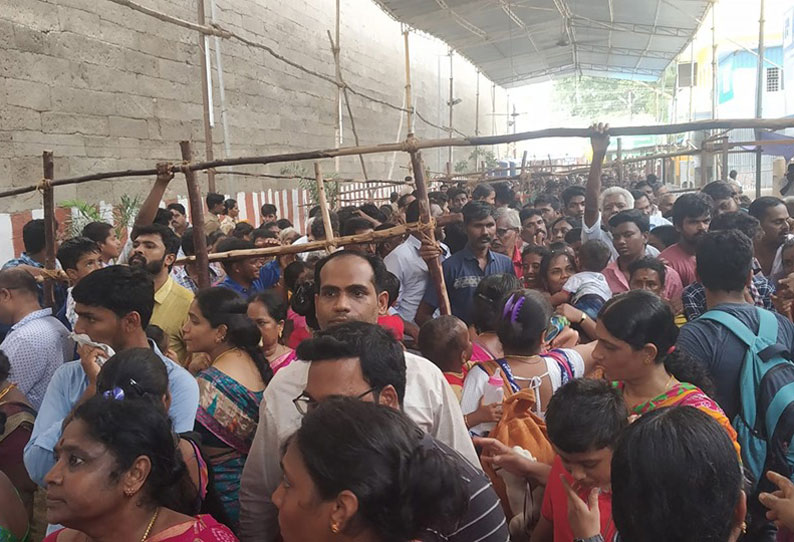 காஞ்சீபுரத்தில் அத்திவரதர் தரிசன நெரிசலில் சிக்கி 15 பேர் மயக்கம்