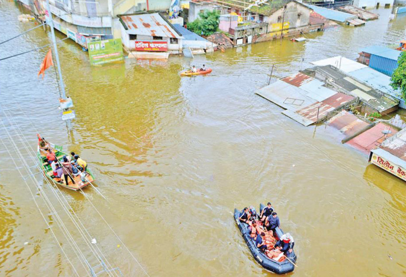 கனமழை ஓய்ந்தாலும் வெள்ளம் வடியவில்லை சாங்கிலி, கோலாப்பூரில் மீட்பு பணி தீவிரம்