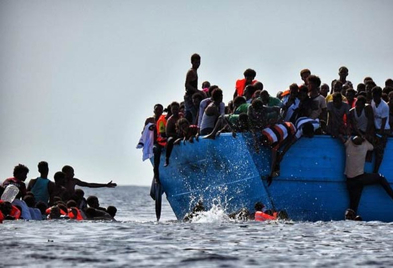 லிபியா உள்நாட்டு போர் : லிபிய கடற்கரையிலிருந்து 100 பேர்  மீட்கப்பட்டுள்ளனர்