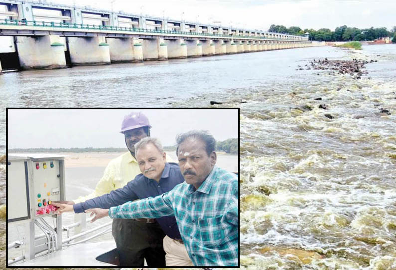 மேட்டூர் அணையில் இருந்து திறக்கப்பட்ட, காவிரி நீர் திருச்சி முக்கொம்பு மேலணைக்கு வந்து சேர்ந்தது - நெல் மற்றும் மலர்களை தூவி வரவேற்பு