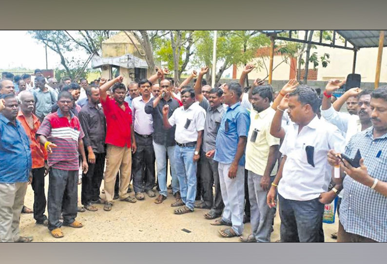 டாஸ்மாக் மதுக்கடைகளை அடைத்து ஊழியர்கள் போராட்டம் - கொலை சம்பவத்துக்கு கண்டனம்