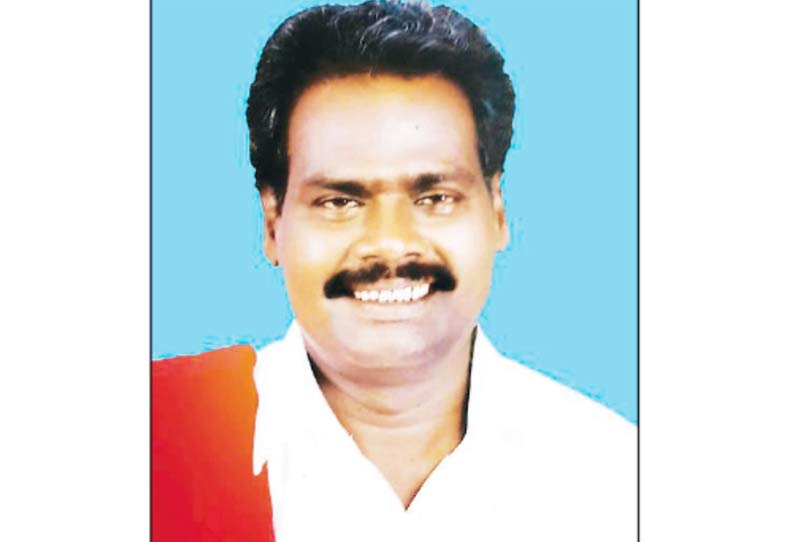 செல்வராசு எம்.பி. மீது கத்தி வீச்சு வாக்காளர்களுக்கு நன்றி தெரிவித்தபோது நடந்த பரபரப்பு சம்பவம்