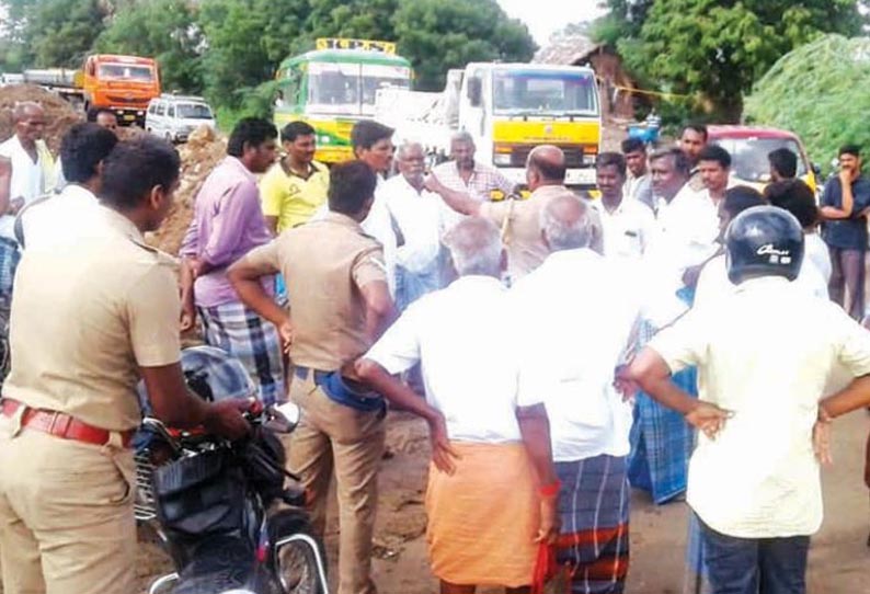 சேந்தமங்கலம் அருகே பொதுமக்கள் திடீர் சாலை மறியல்-2 மணி நேரம் போக்குவரத்து பாதிப்பு