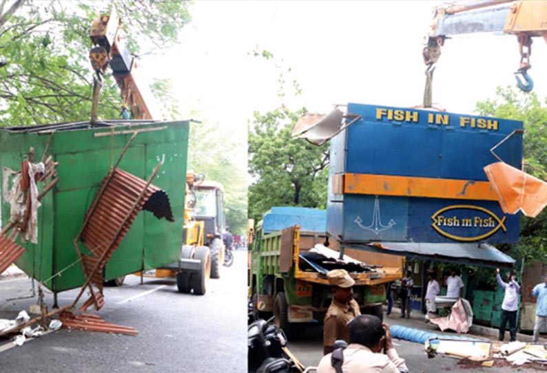 ஆம்பூர் சாலையில் ஆக்கிரமிப்புகள் அகற்றம், கிரேன் மூலம் பெட்டிக்கடைகளை தூக்கி சென்றனர்