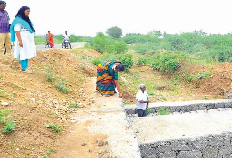 எருமப்பட்டி பகுதியில் 3 கோடியில் குடிமராமத்து பணிகள்-கலெக்டர் ஆசியா மரியம் ஆய்வு