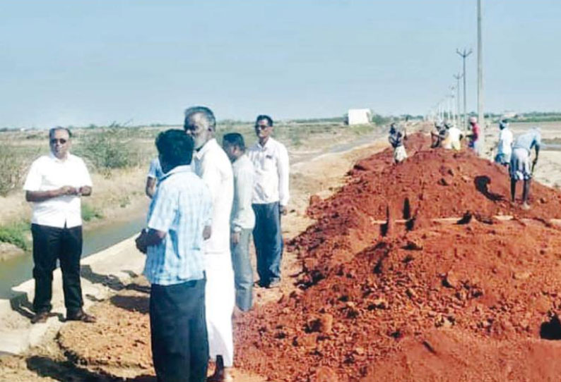 வண்டல்-குண்டூரான்வெளி இடையே சாலை அமைக்கும் பணி: பேரூராட்சிகள் இணை இயக்குனர் ஆய்வு