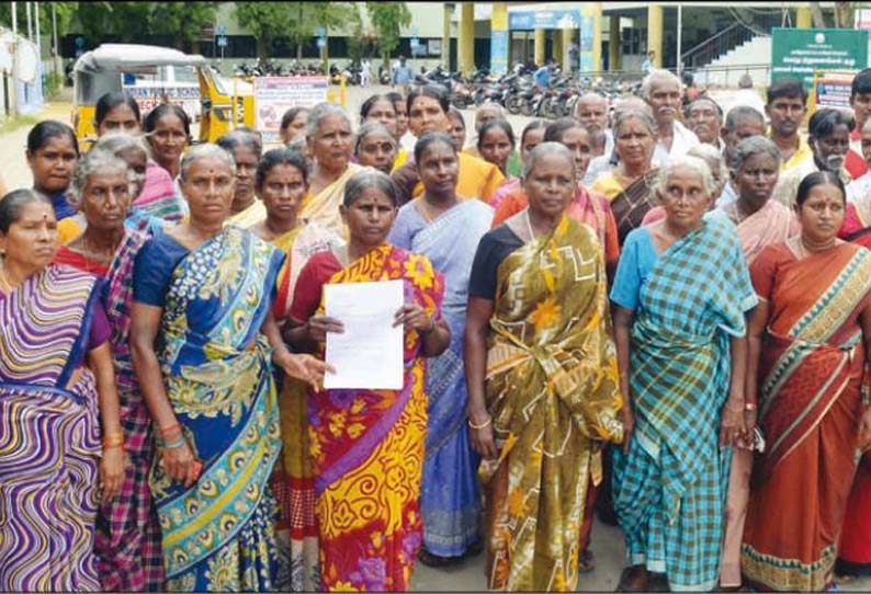 குப்பாண்டம்பாளையம்-கருவல்வாடிபுதூர் இடையே பவானி ஆற்றின் குறுக்கே தடுப்பணை கட்ட வேண்டும் - கலெக்டர் அலுவலகத்தில் பொதுமக்கள் மனு