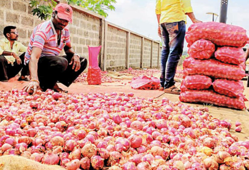 பெங்களூருவில் ஒரு கிலோ வெங்காயம் 200 ரூபாயை தொட்டது பொதுமக்கள் பெரும் பாதிப்பு