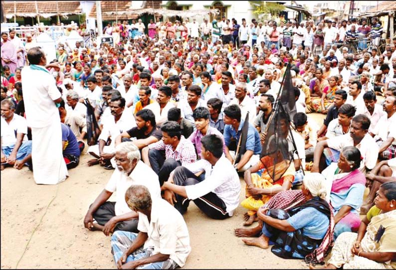 திண்டுக்கல் அருகே, பாசனத்துக்கு தண்ணீர் கேட்டு 12 கிராம மக்கள் போராட்டம்