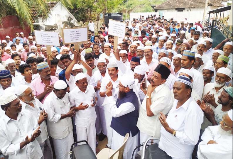 அன்னவாசல் அருகே, குடியுரிமை திருத்த சட்டத்துக்கு எதிர்ப்பு தெரிவித்து முஸ்லிம்கள் ஆர்ப்பாட்டம்